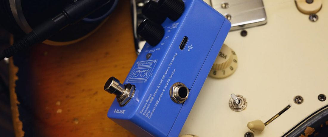 Nux HOOK, Mini Looper With Phones Out