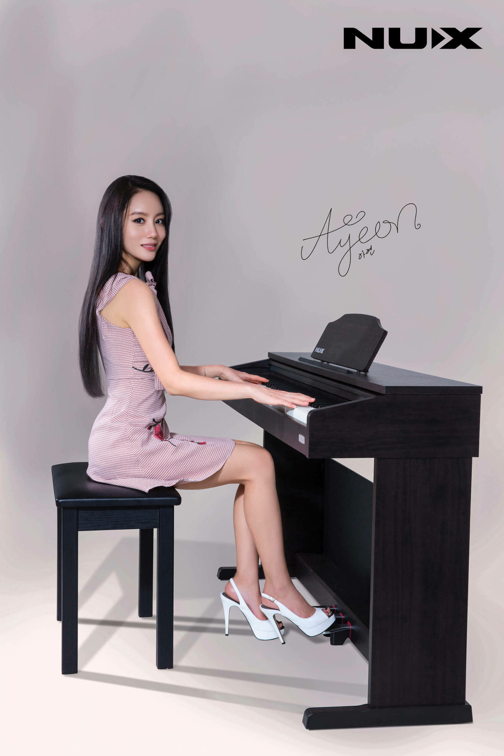 Piano Nux WK520
